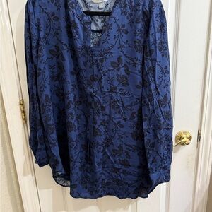Old Navy Navy and Bleu/Black Floral Tunic Shirt